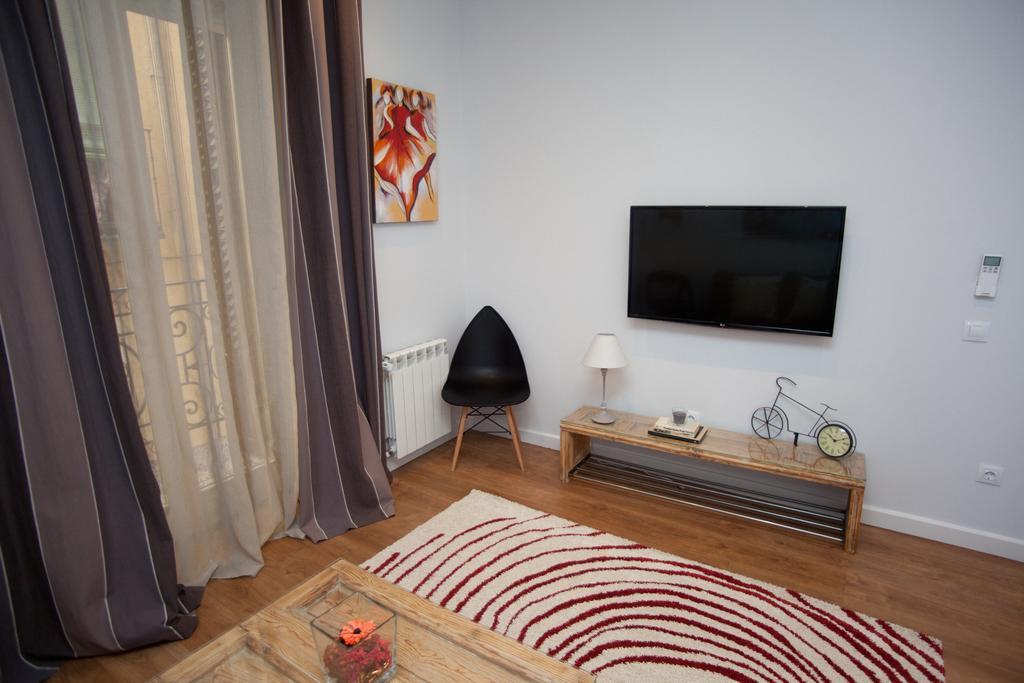 Sol Gran Via Apartment Madrid Exterior photo